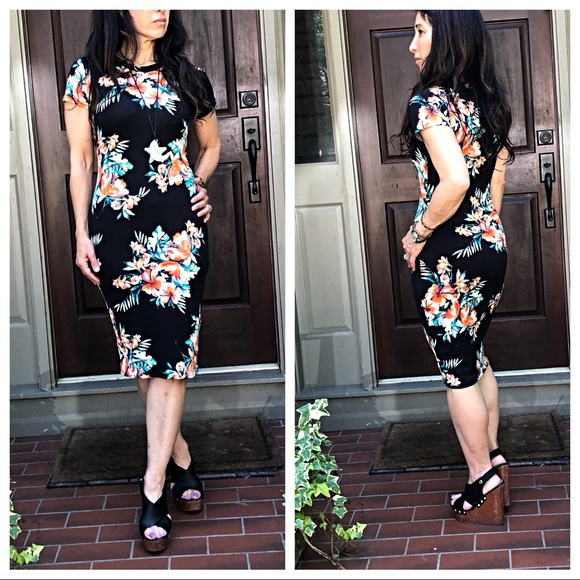Dresses & Skirts - ✨LAST ONE ✨Black Floral midi dress